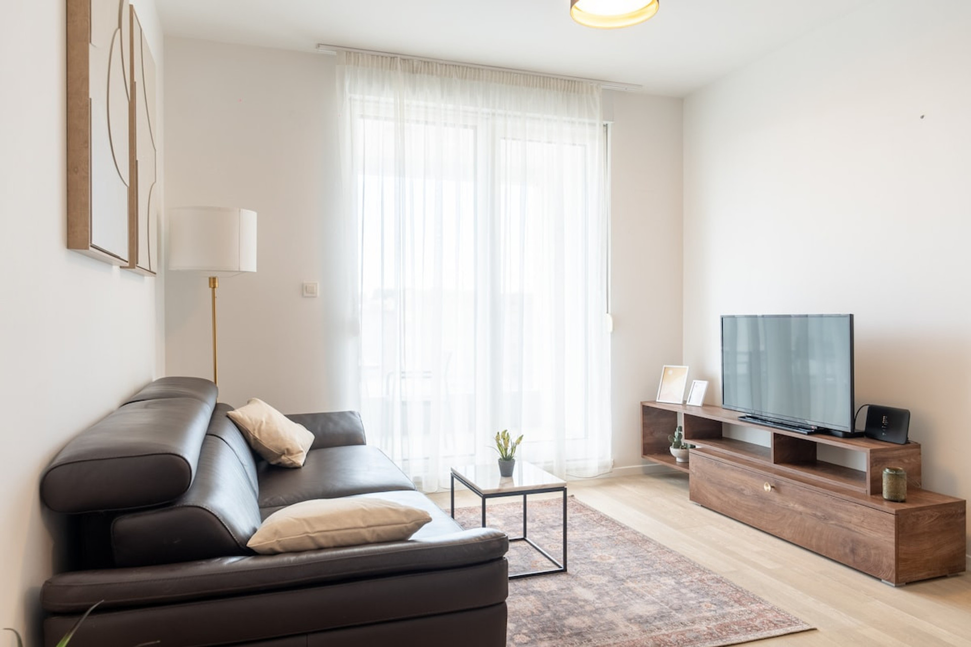 Living room image 4