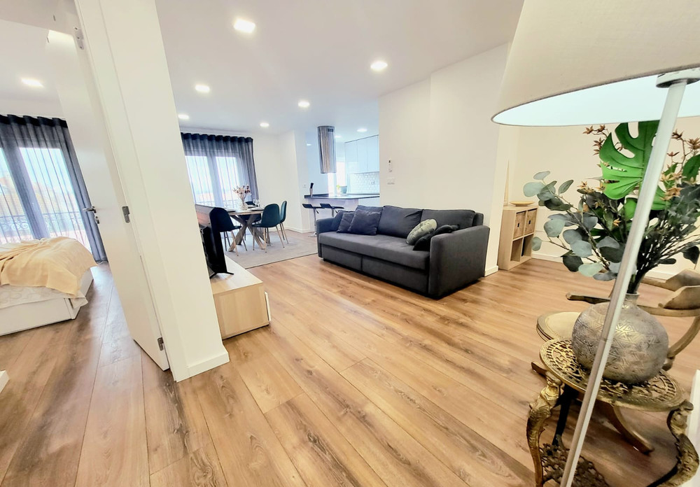 Central and renovated 2 bedroom apartment