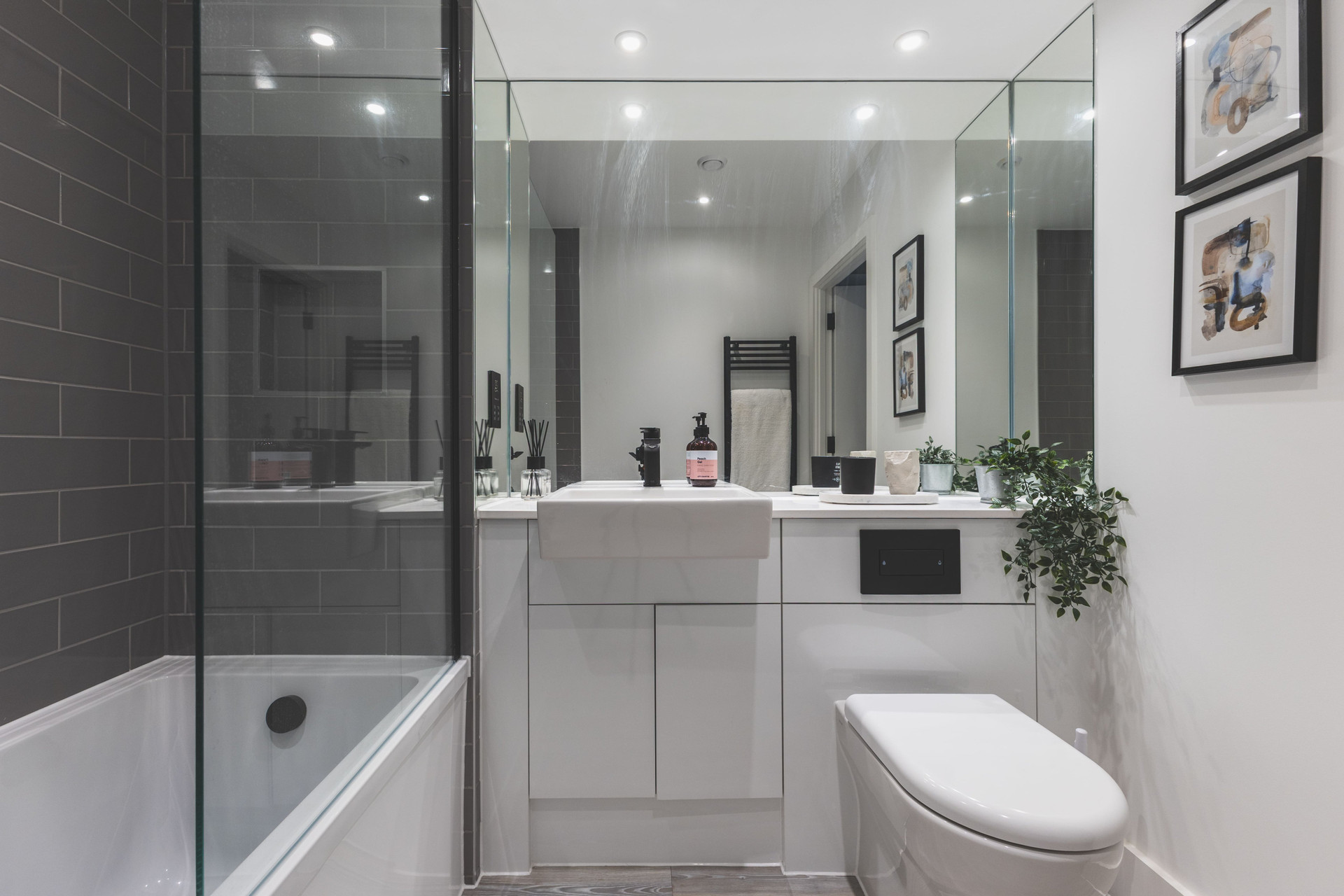 Main Bathroom with Bathtub