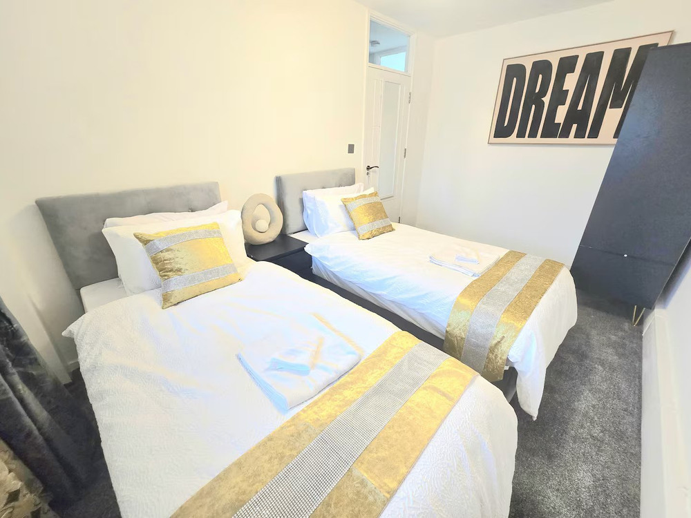 Hornchurch Cozy 2-Bed Flat with Street Parking preview