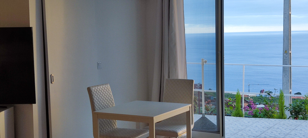 Sunny studio with terrace in Calheta preview