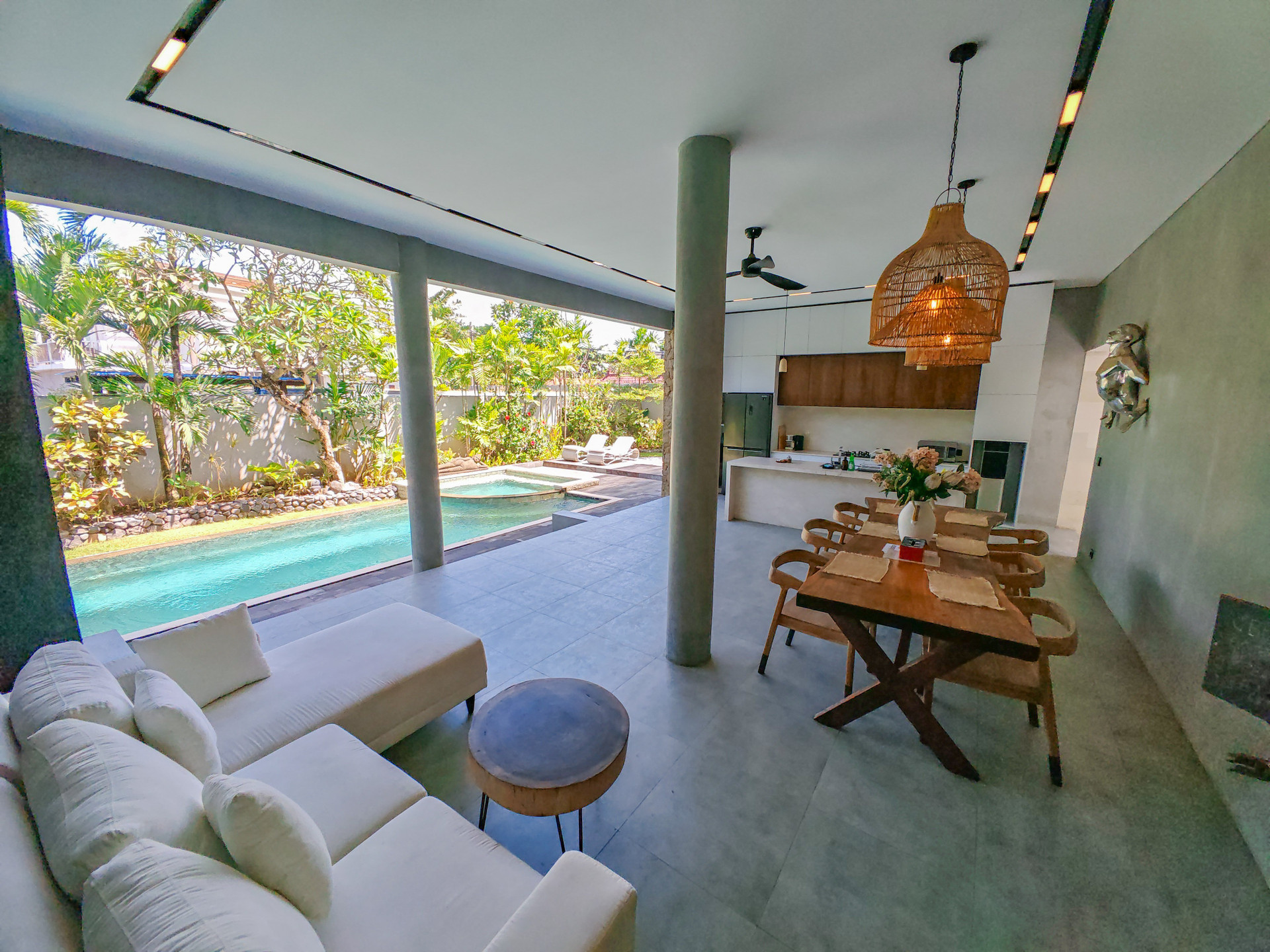 Living dining area pool view
