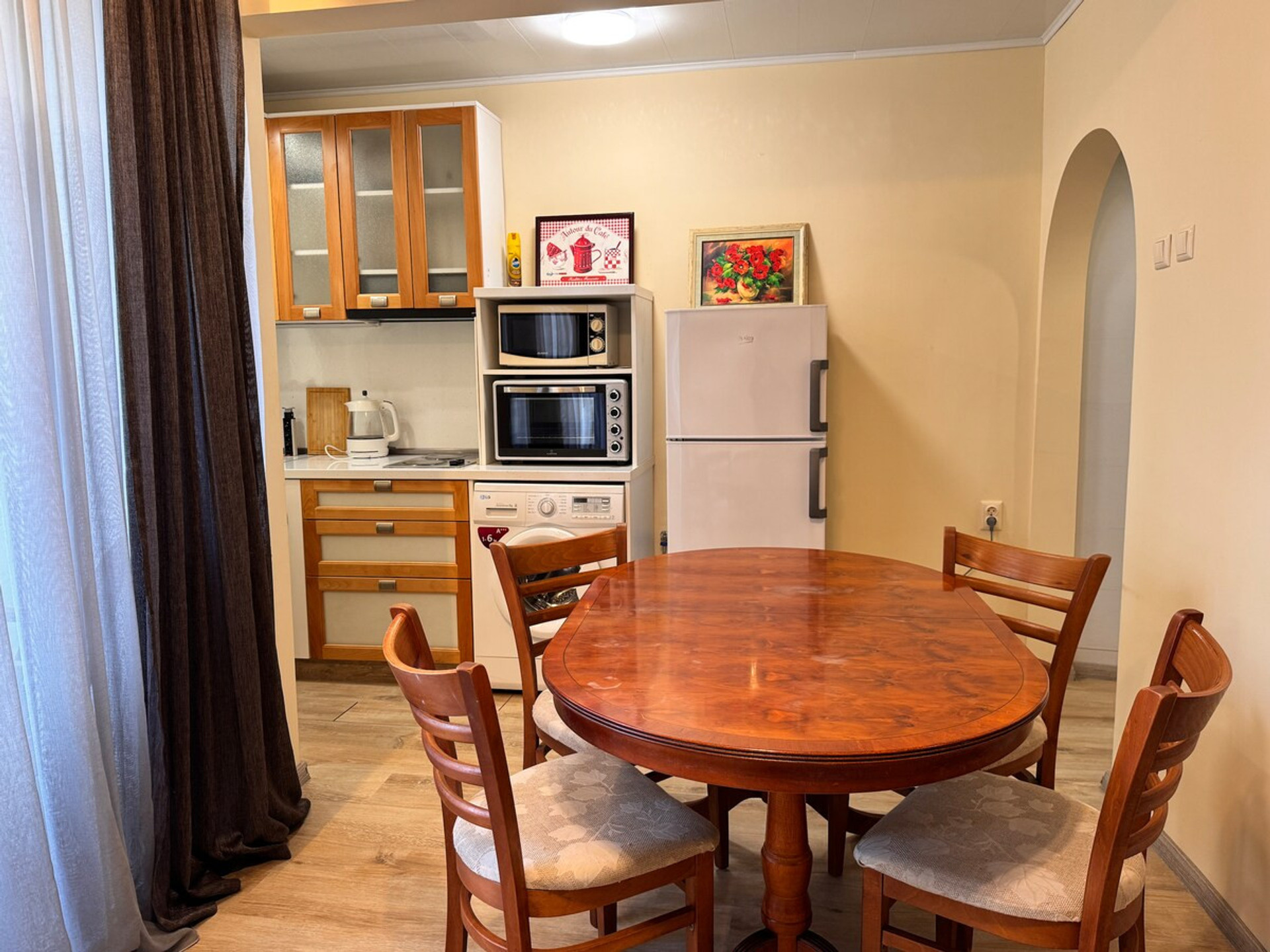 Dining area image 3