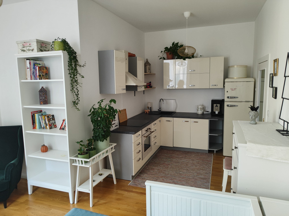 Cozy studio with balcony in Vinohrady preview