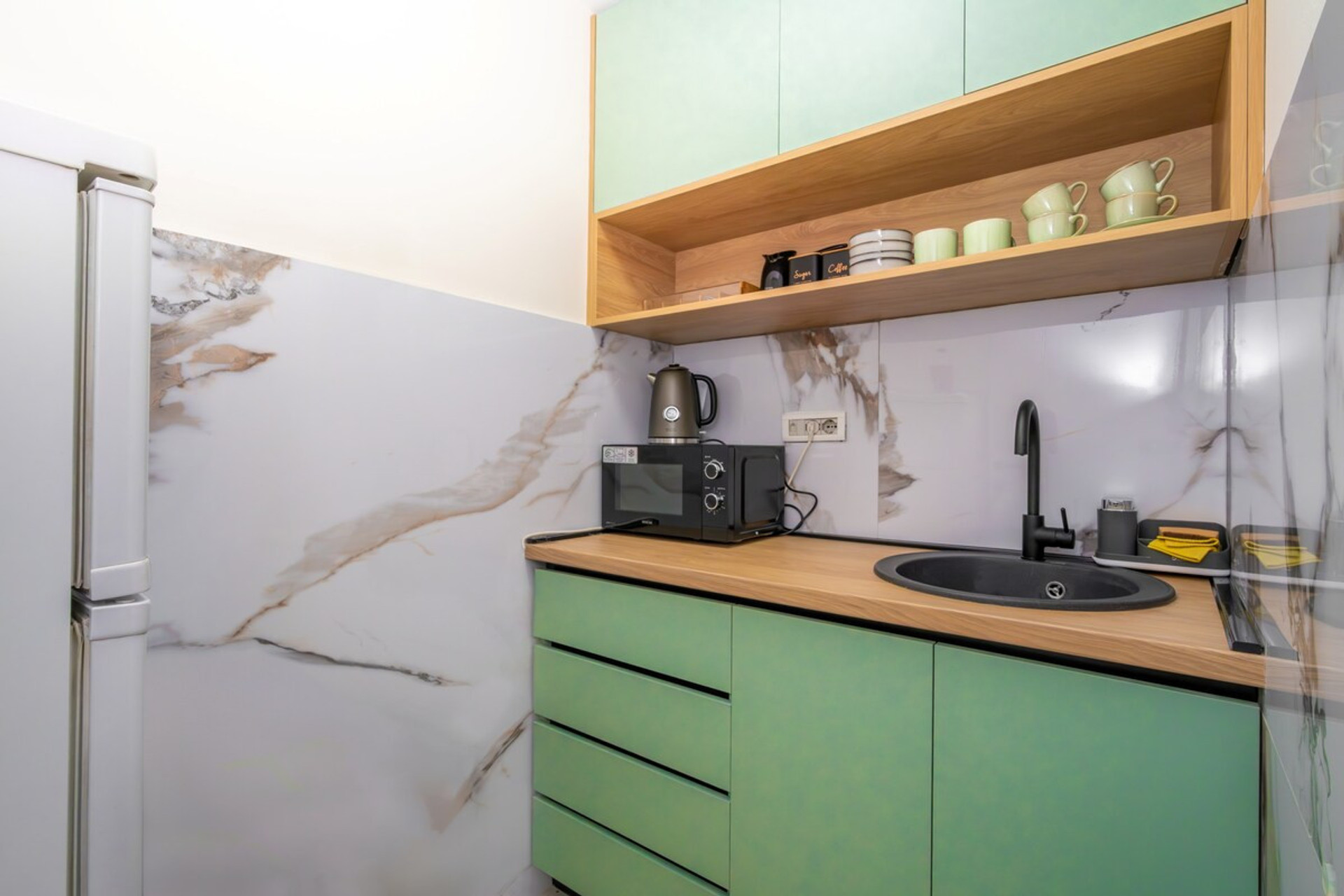 Shared full kitchen