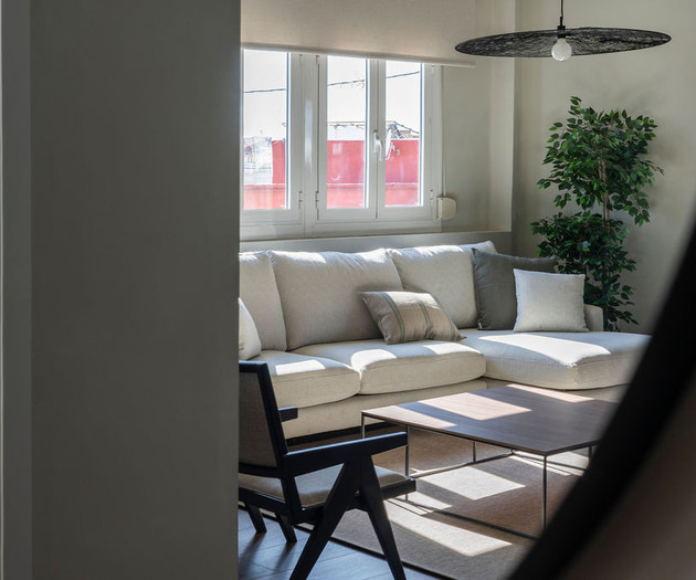 Big apartment with terras, Calle del Hospital 1.28