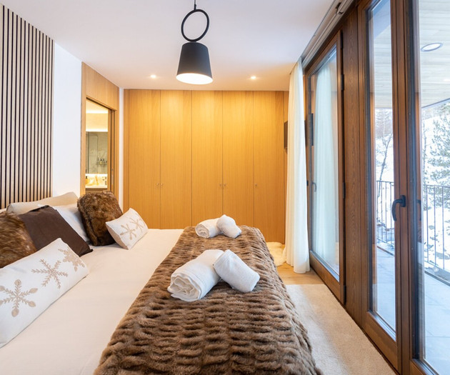 Modern Riverfront + Spa & Gym