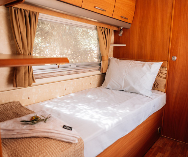 Single bed with window