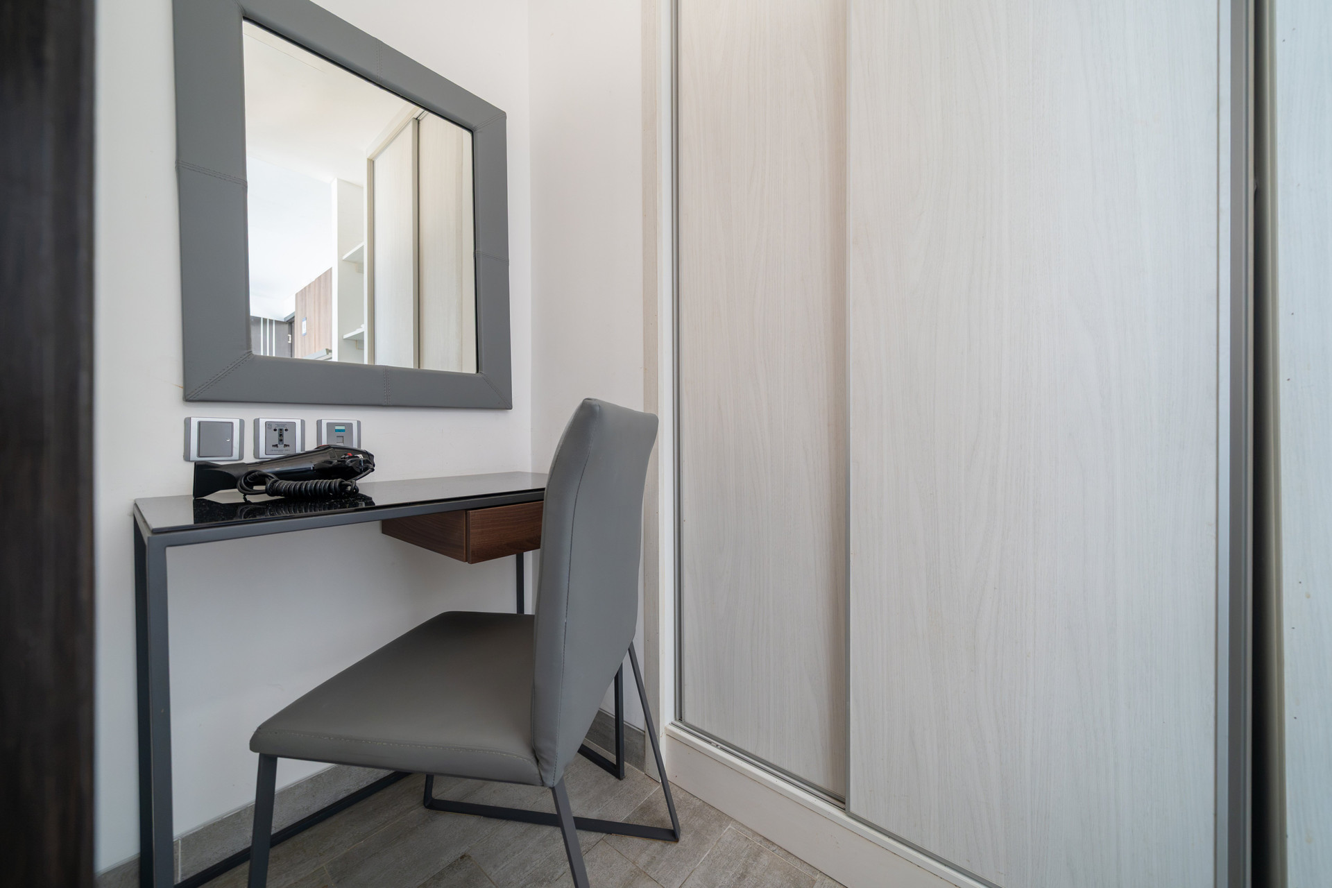 Vanity desk and wardrobe
