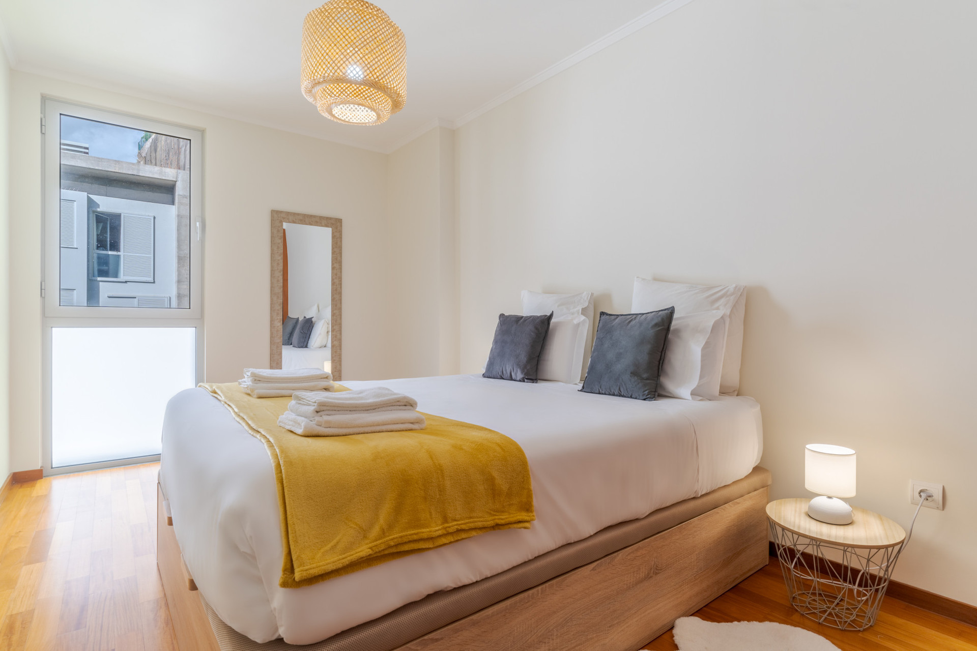 Quarto com cama queen size