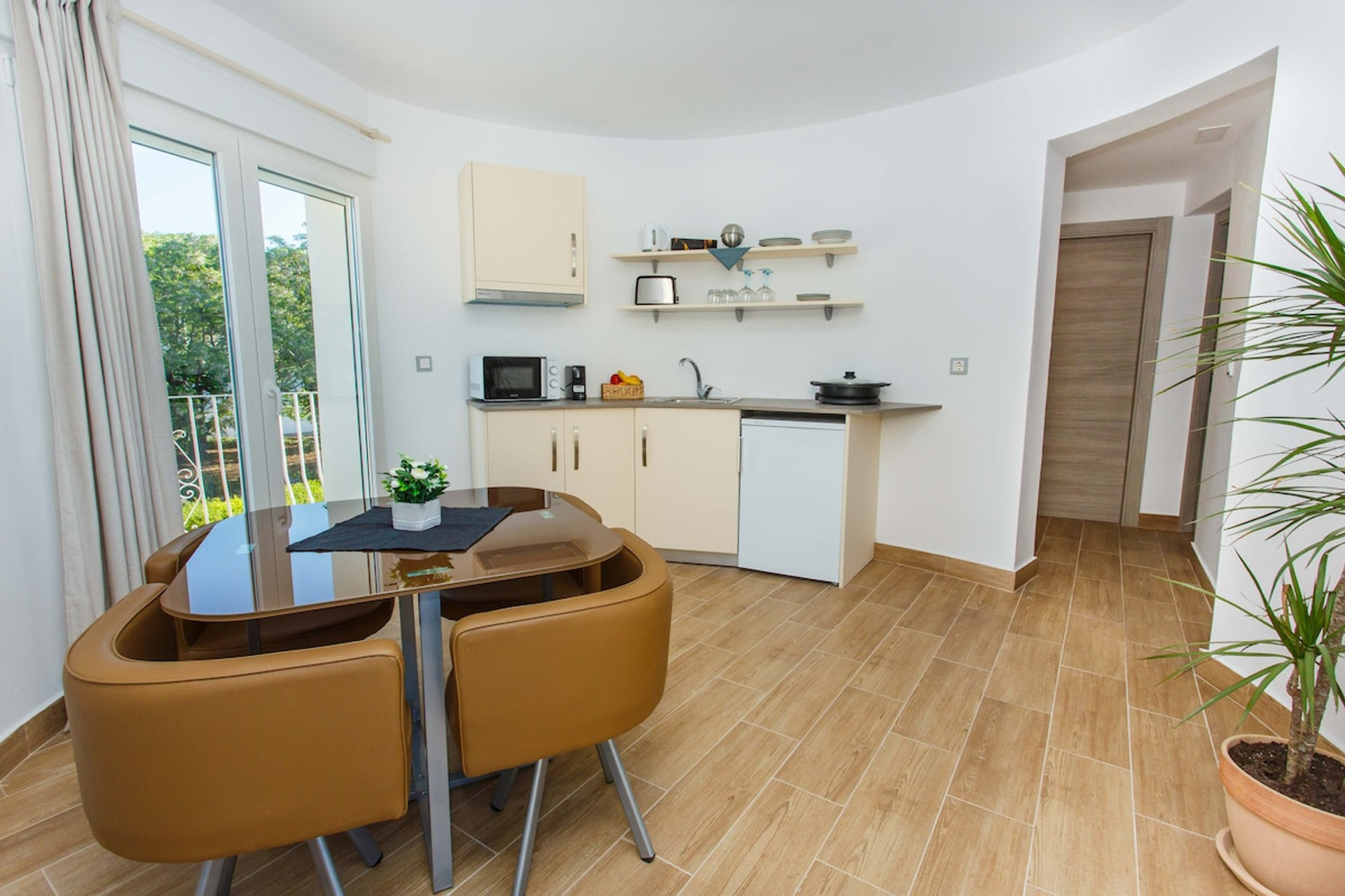 Kitchenette image 1