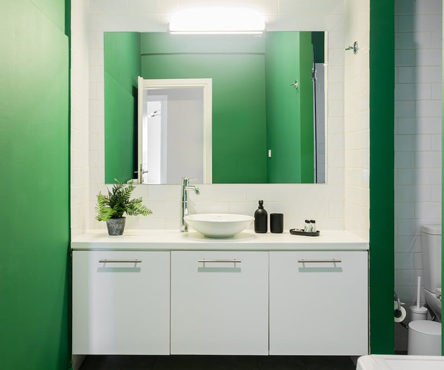 Full bathroom