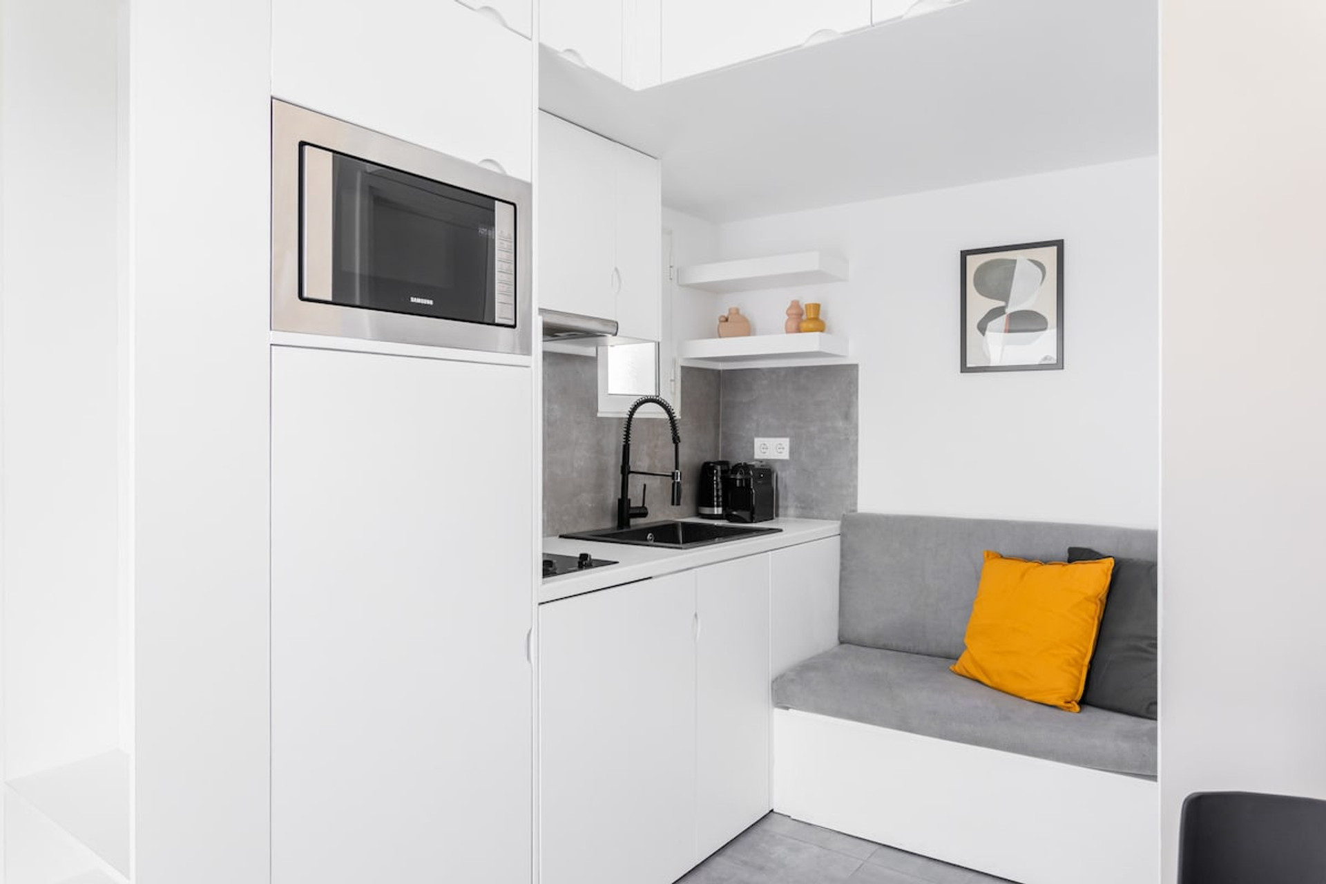 Full kitchen