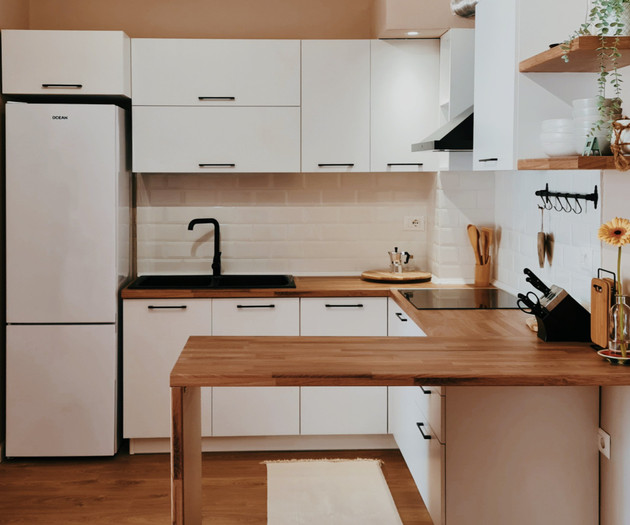 S t r e h z a: your spacious sunlit oasis