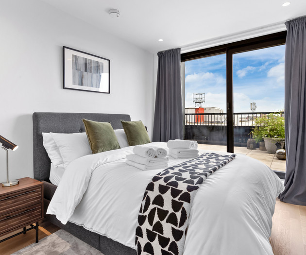 Penthouse Apartment with City Views, Parking + 2BR
