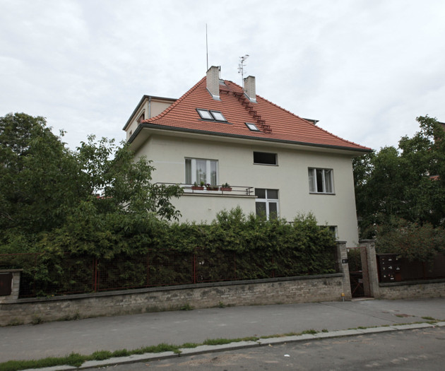 6 -Attic apartment in a villa w. garden, Vinohrady