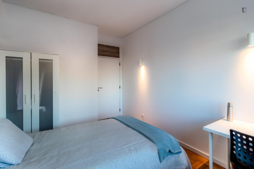 Beautiful double bedroom in a student flat-room 4 preview