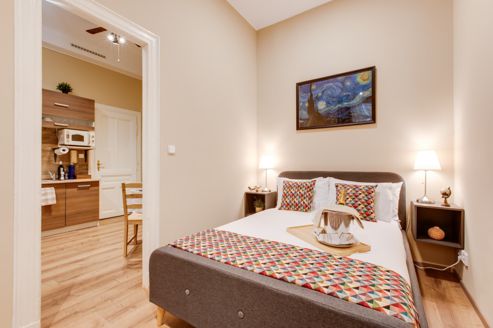 Quaint Prime Apartment preview