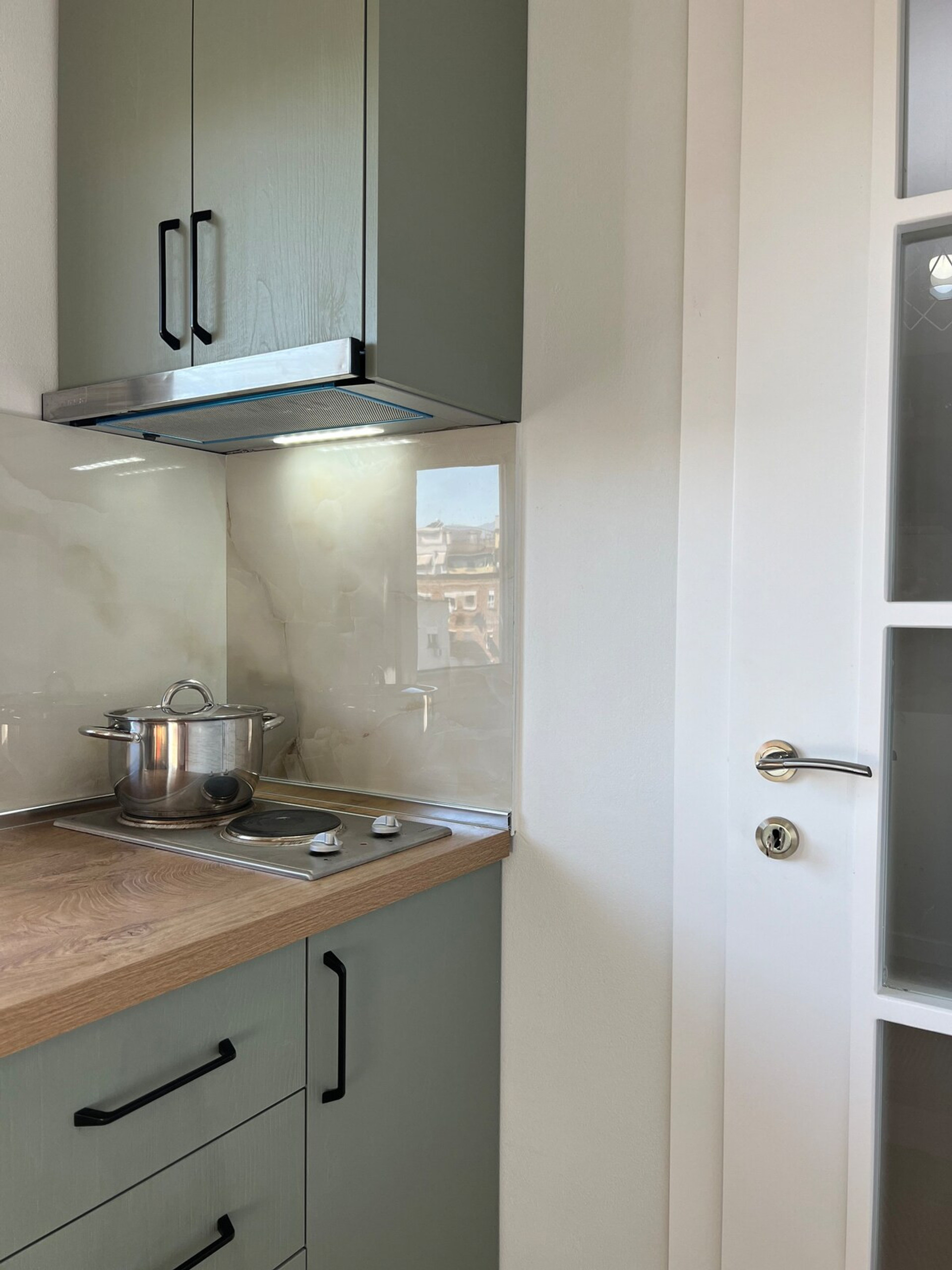 Full kitchen