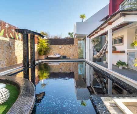 Host Wise - Luxurious House with Private Salt Pool