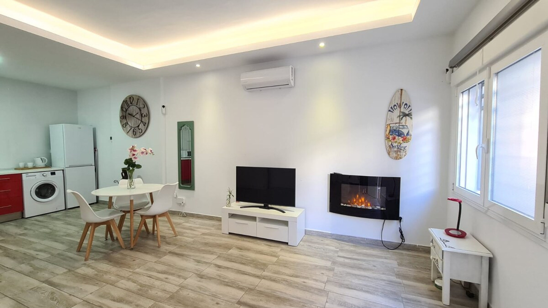 Living room image 4
