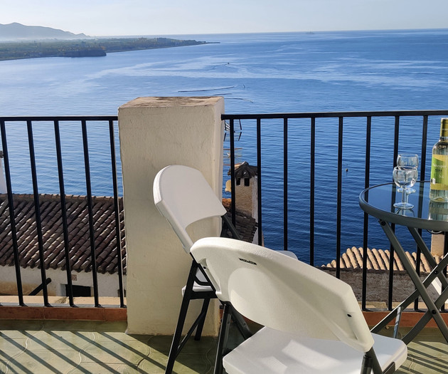 Great views, 3-bedr, shared pool, for 6