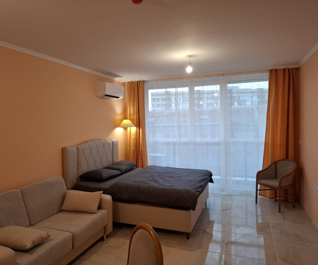 Light studio with balcony close to sea and center
