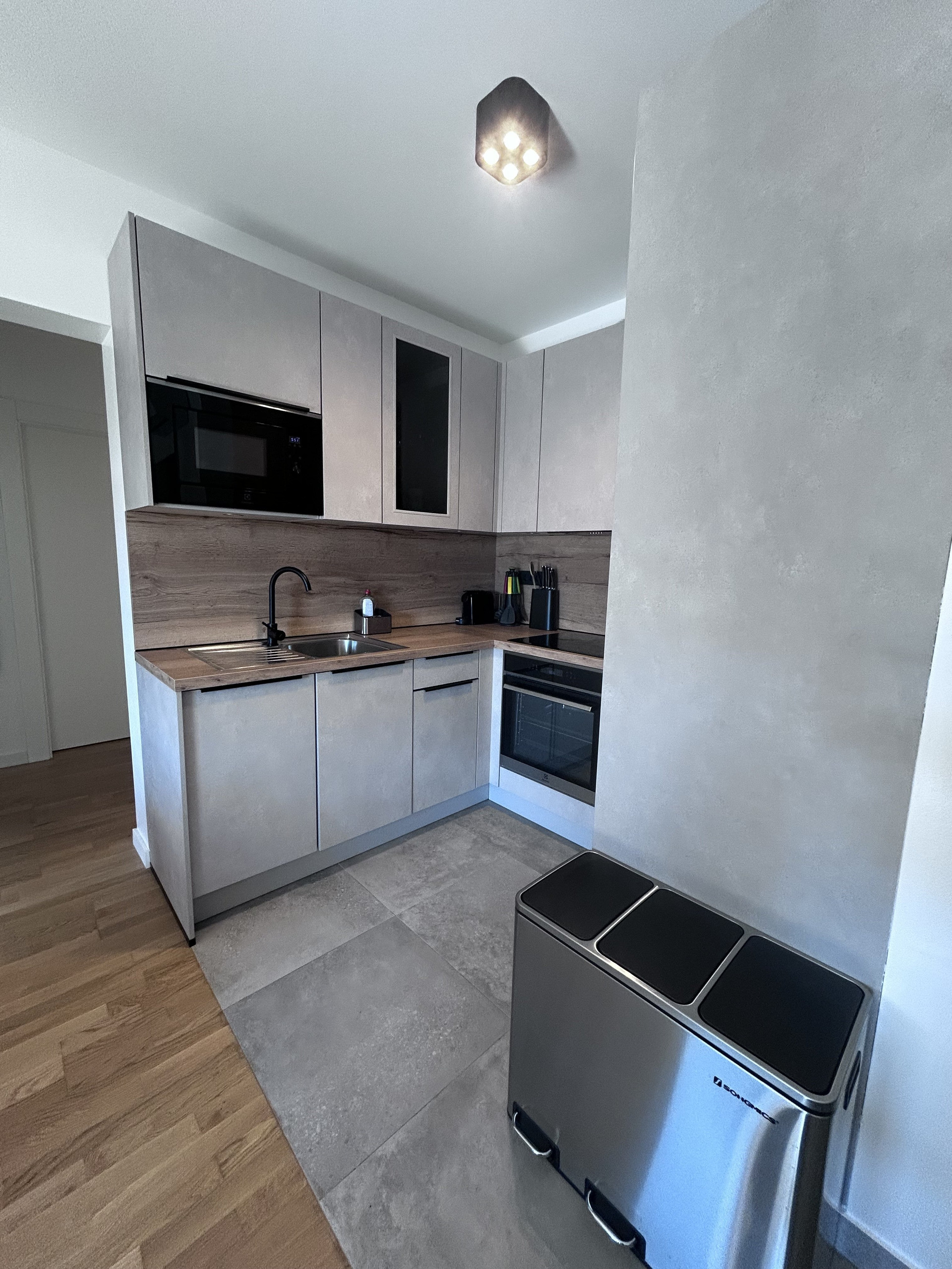 Compact kitchen with appliances
