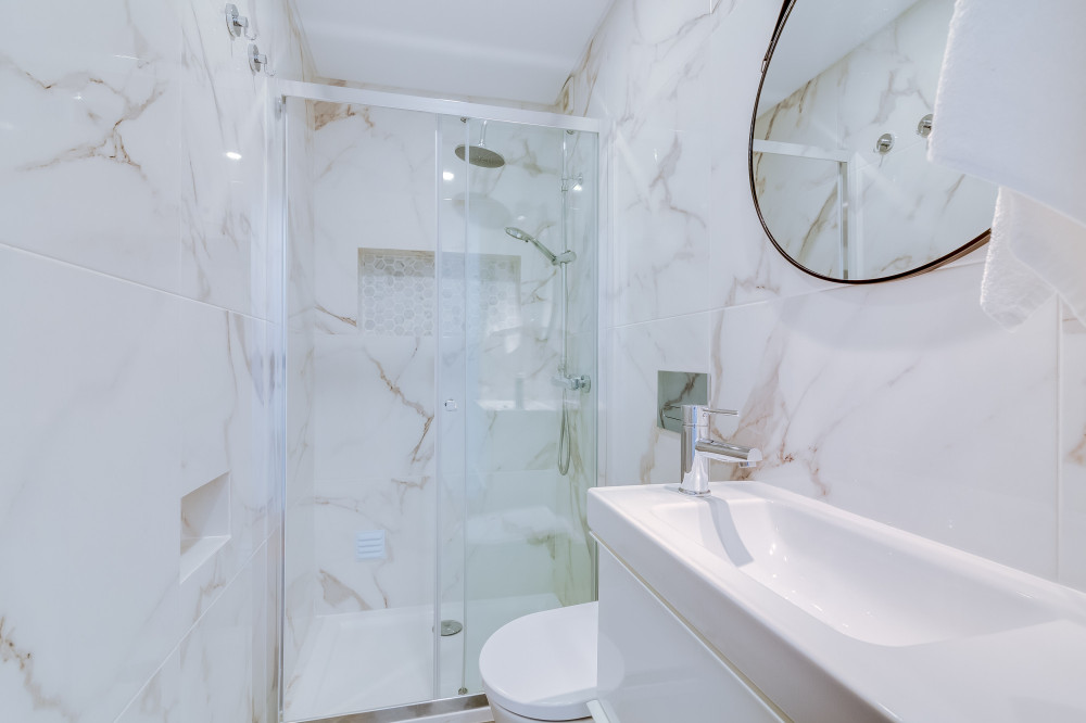 Charming En-Suite in downtown apartment