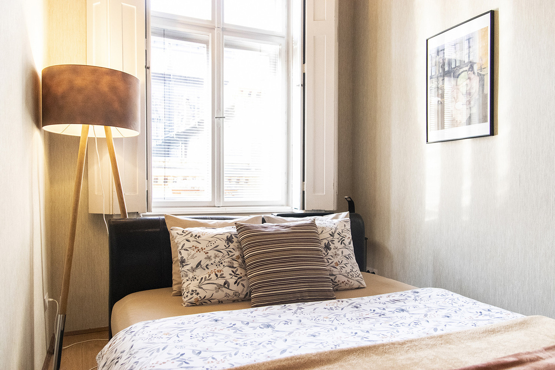 bedroom with view to the GrandMarketHall