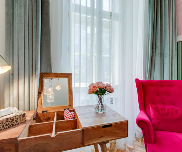 Quaint Maid's Boudoir Apartment