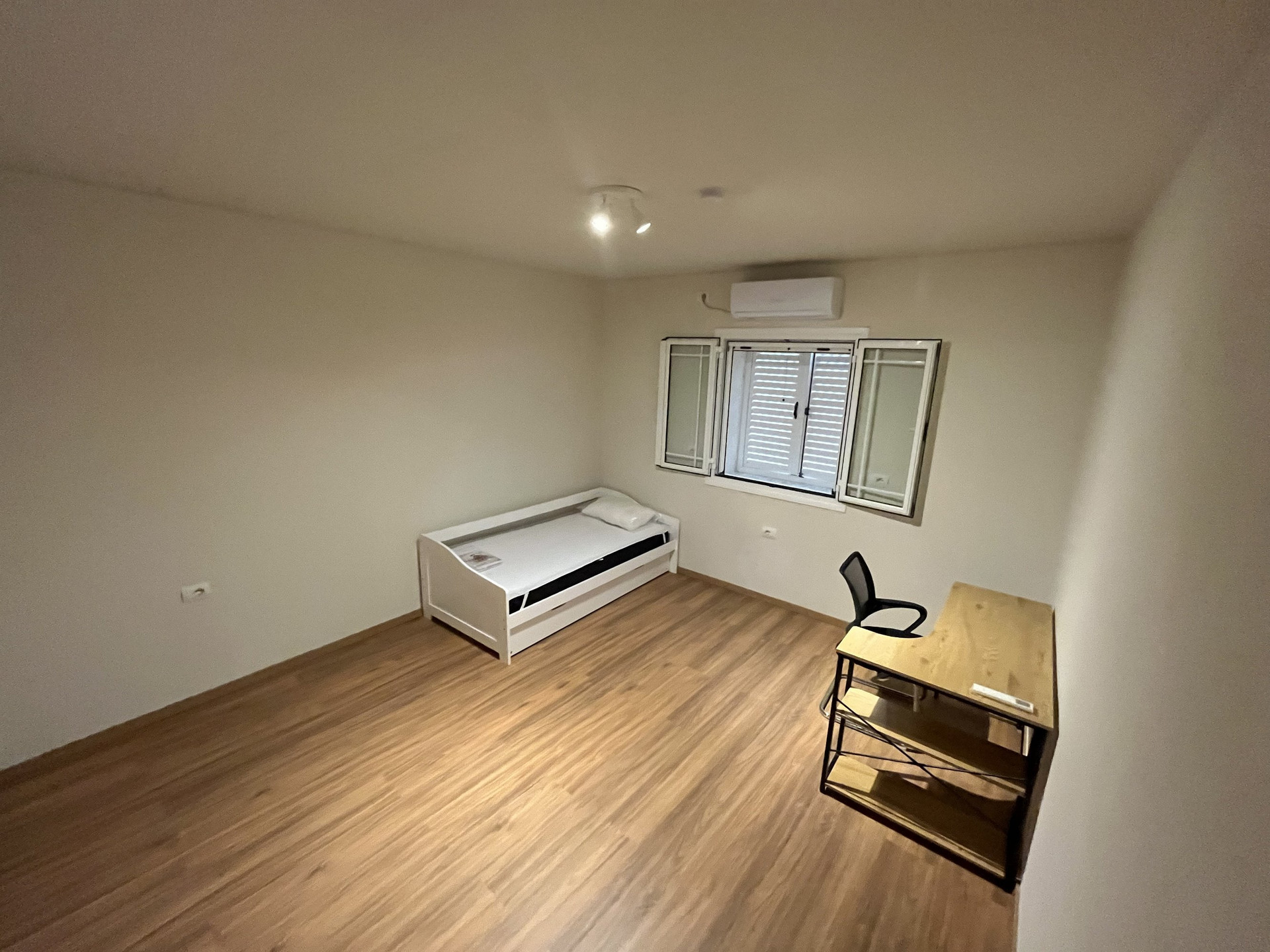 Second bedroom with single bed