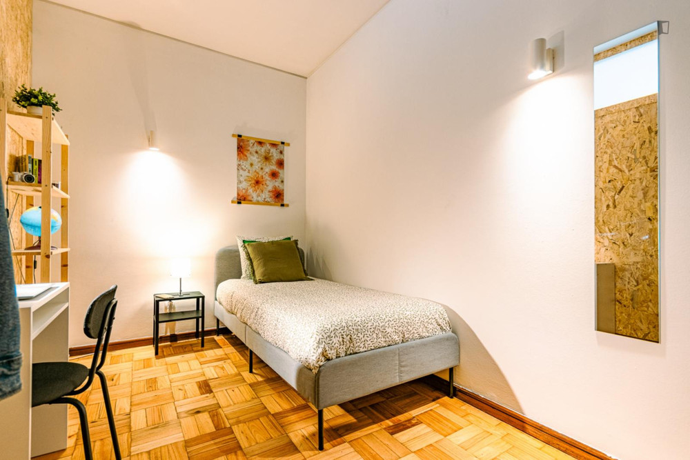 Comfortable single bedroom close to  metro-room 3 preview