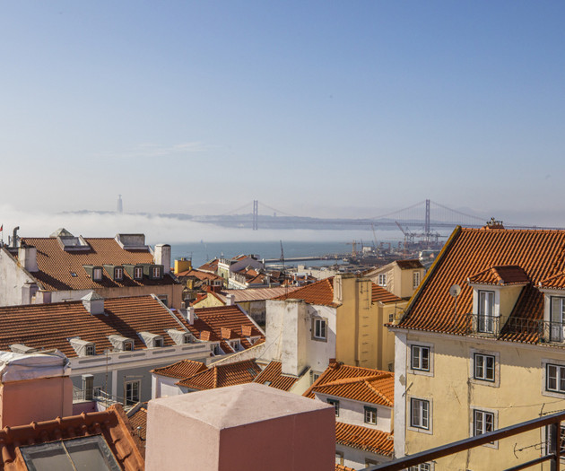 Chiado Rooftop Apartment by Cadenzalux