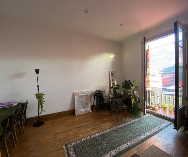 Bright Room with Private Bathroom in El Born