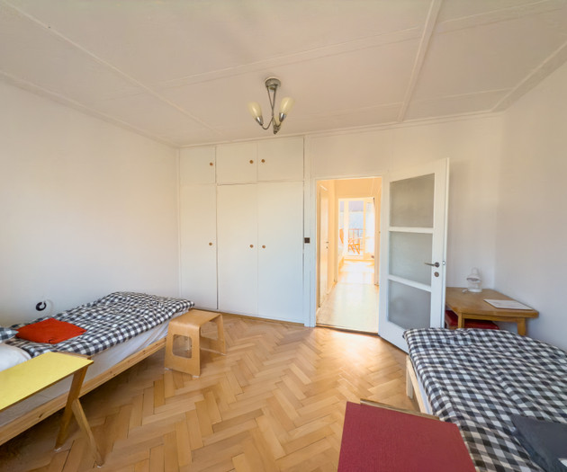 Family townhouse in a green area near the metro