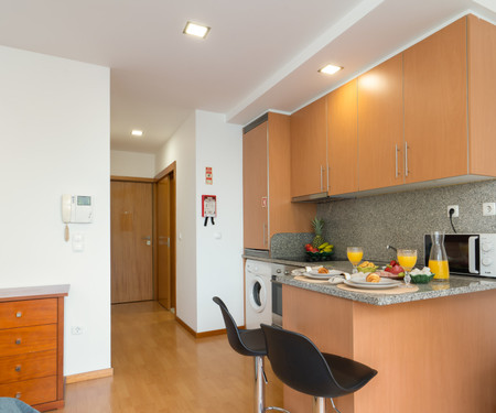 Central Roomy Flat | Terrace