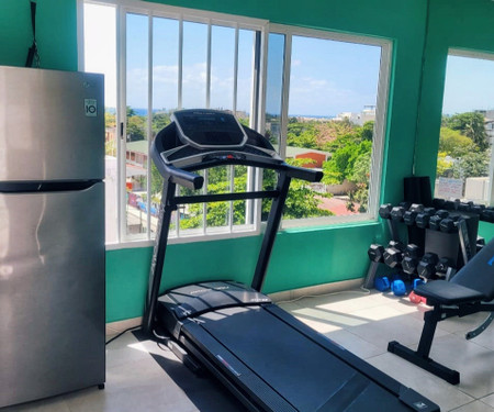 Spacious 1BR | Pool & Gym | Walk To Beach