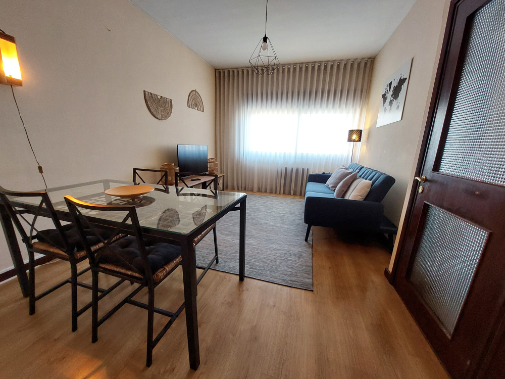 Spacious Flat with Parking at Serralves