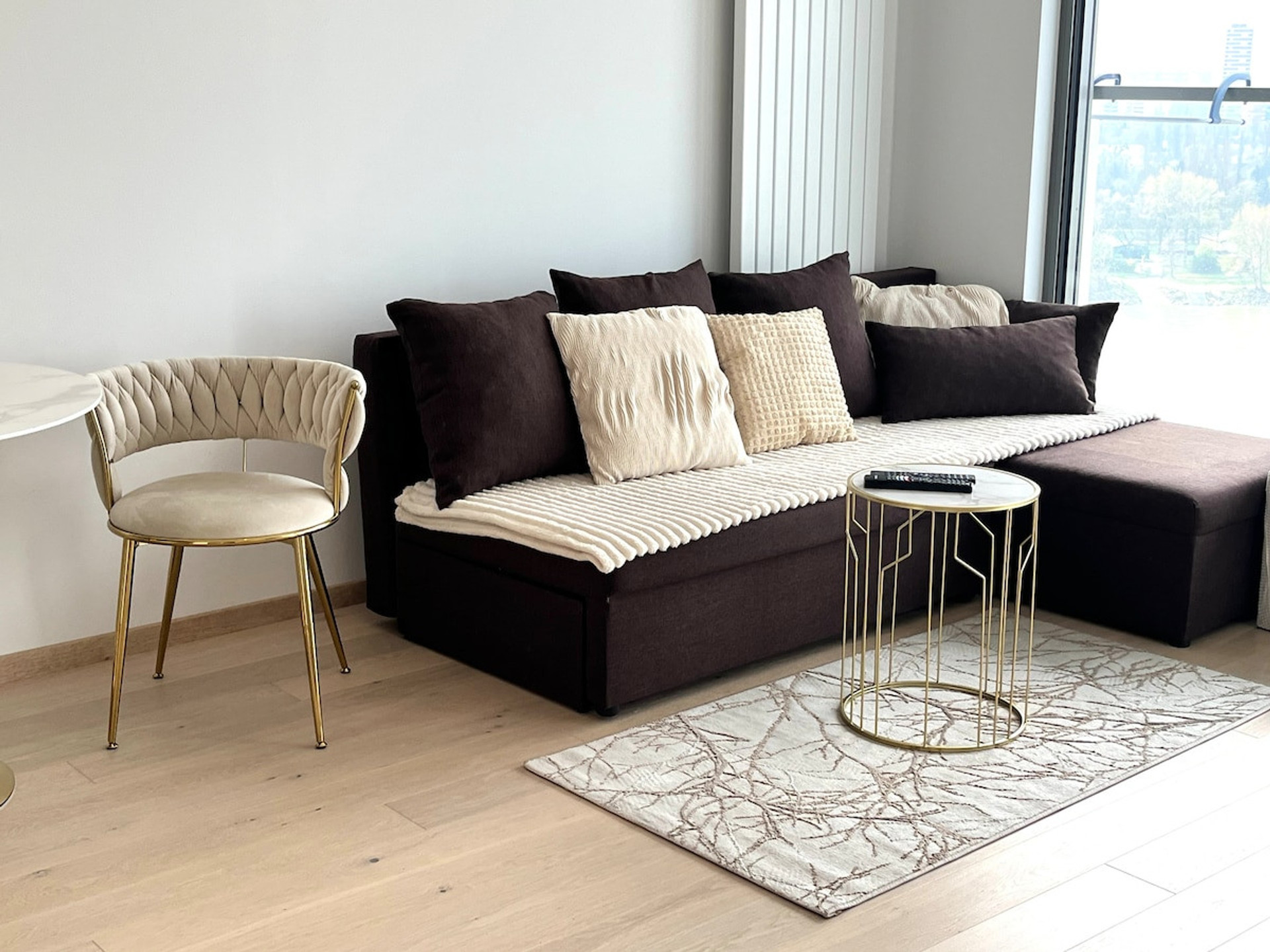 Living room image 4