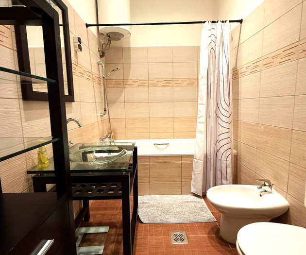 Bathroom with tub and toilet