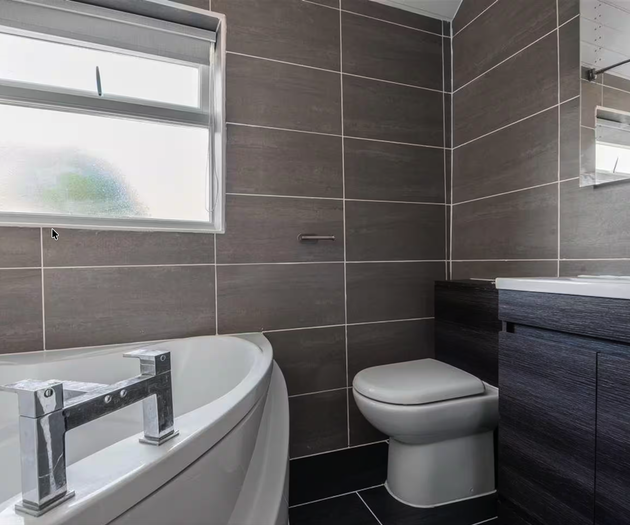 Luxurious 4BR Stay with FREE Parking Sleeps 7