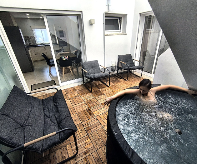 Rooftop hot tub with seating