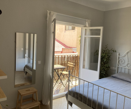 Airen Room - Private Balcony, Open Closet, Sunny