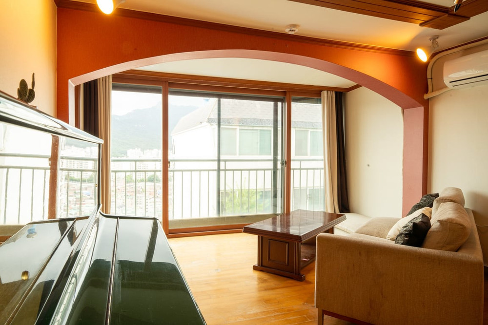 KU1 - Large apartment with montain view preview