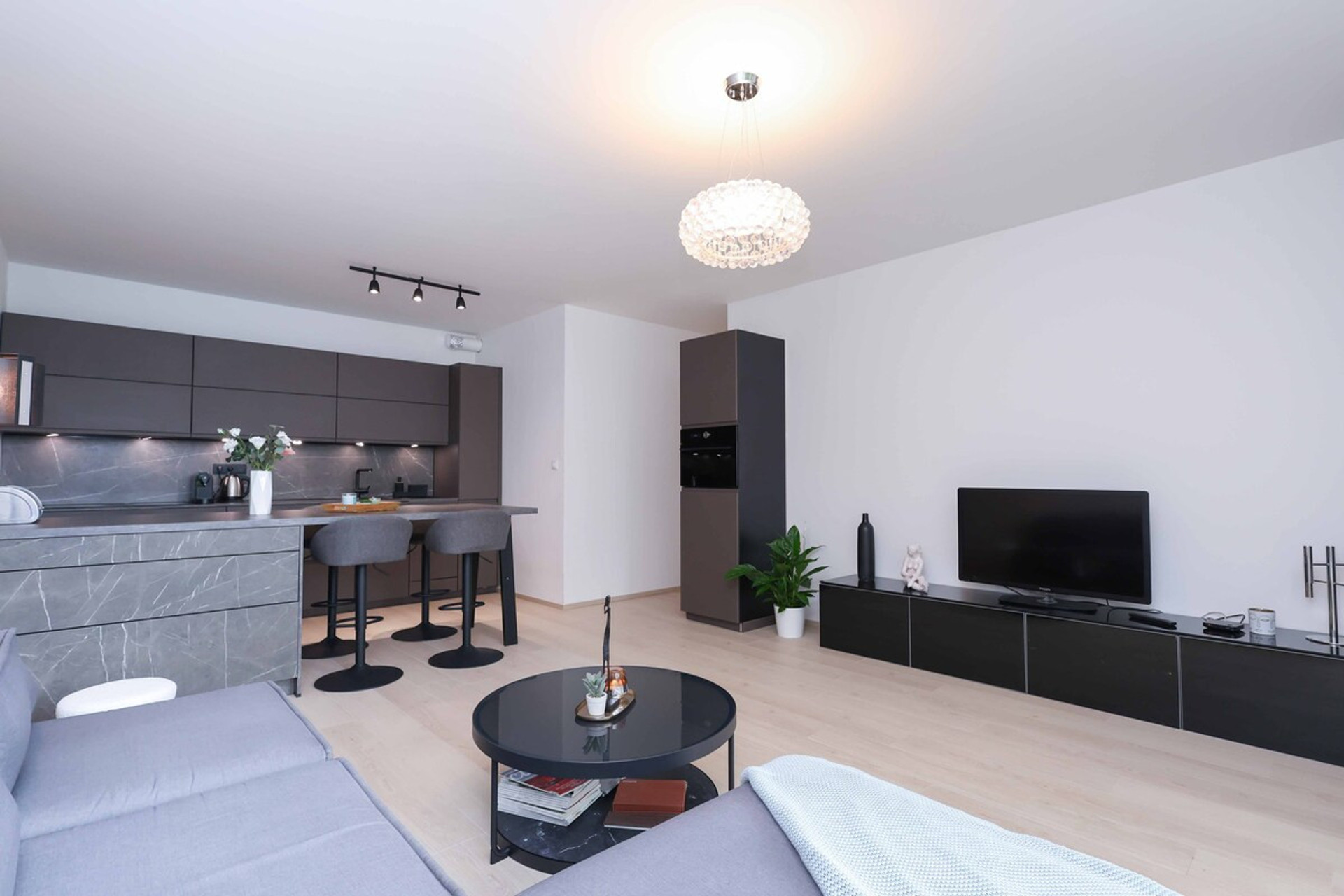 Living room image 2
