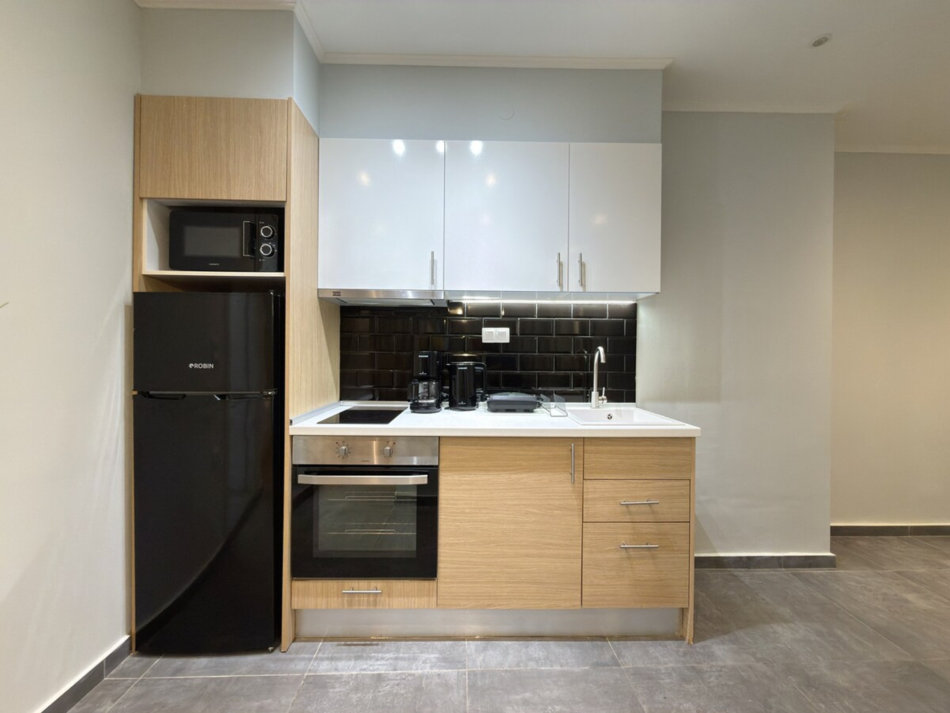 Full kitchen