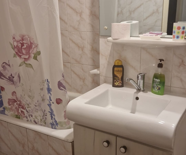 Large Group Accommodation Bucharest, 4 apt,20slips