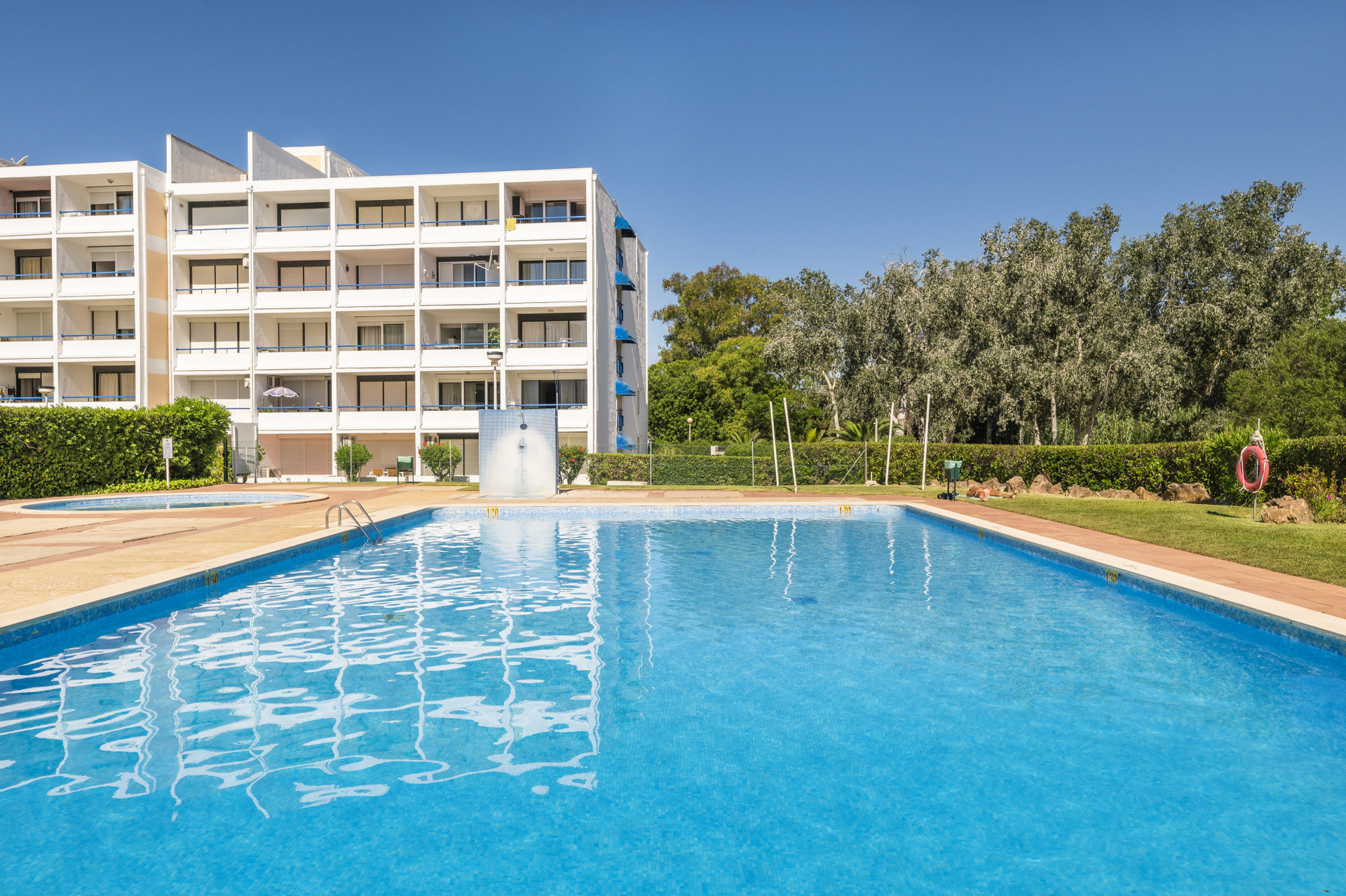 Condominium with Swimming Pool and Free Parking