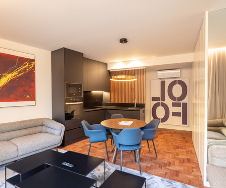 Sophisticated 2-bedroom flat, Ave Novas 1A